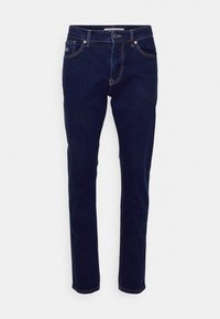 Tmavě modré džíny z denimu s rovnými nohavicemi, pětikapsovým designem, měděnými detaily a hladkou texturou.