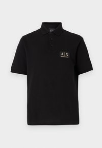 Melnā kokvilnas polo krekls ar klasisku apkakli, trim pogām un taisnstūra formas logo uzšuvumu zeltā un melnā krāsā.