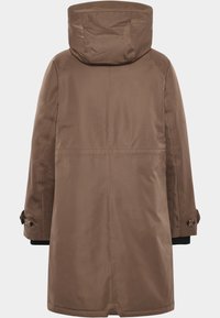 Bruine waterdichte jas met een capuchon, zijzakken en knoopaccenten, met een gladde textuur en een knielange snit.