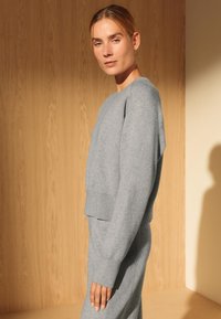 OYSHO Pulóver - grey