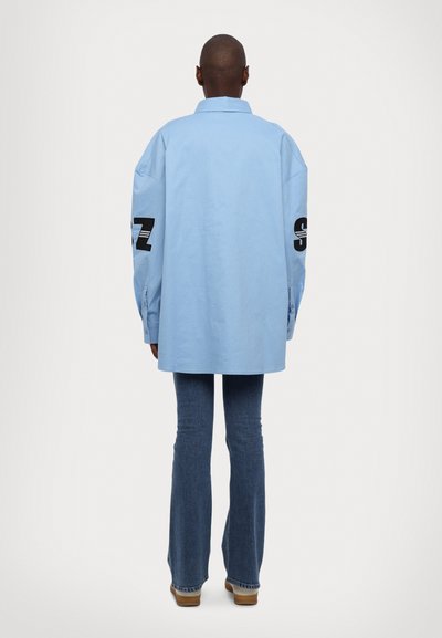 Stieglitz REZA - Gombos blúz - blue