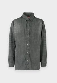 Cămașă lungă cu mâneci, de culoare gri închis, cu guler clasic și un model discret în carouri, prezentată pe un fundal alb simplu.