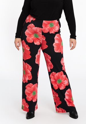 Vidde bukser med en sort baggrund dækket af store røde blomster med grønne centre. Elastisk talje, glat tekstur og løs pasform.