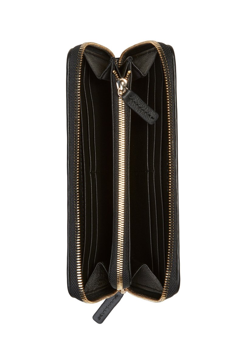 Zwarte leren portemonnee met gouden rits, voorzien van twee vakken en meerdere kaartsleuven. Glad oppervlak en gestructureerd ontwerp.