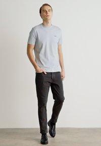 BOSS TEE - Basic póló - light/pastel grey
