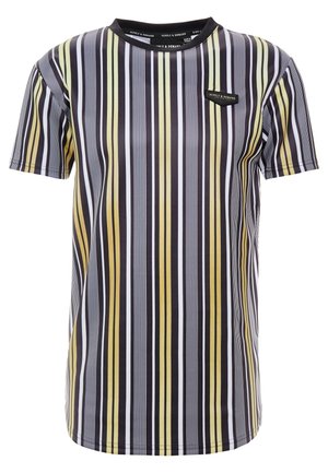 Kurzärmeliges T-Shirt mit Rundhalsausschnitt, vertikalen Streifen in Schwarz, Weiß und Gelb sowie einem kleinen schwarzen "Supply & Demand" Logo auf der Brust.