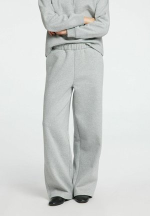 Gray sweatpants made of soft cotton blend, featuring a relaxed fit, elasticated waistband, and side pockets for functionality.