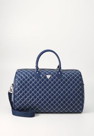 Bolso acolchado azul marino con un patrón de diamante, material sintético, doble asa superior, correa desmontable y placa de logo plateada.