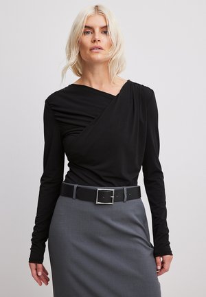 NA-KD DRAPIERTES - Tops ar garām piedurknēm - black