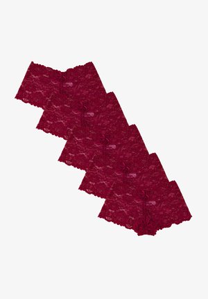 Mutande di pizzo bordeaux con motivi floreali, bordi a scallop e piccoli fiocchi sul davanti. Set di tre pezzi disposti in un formato impilato.