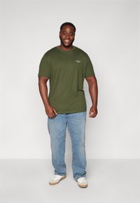 Jack & Jones JJFERRIS TEE CREW NECK 7 PACK - T-shirt med print - black/navy/white/black/kombugreen