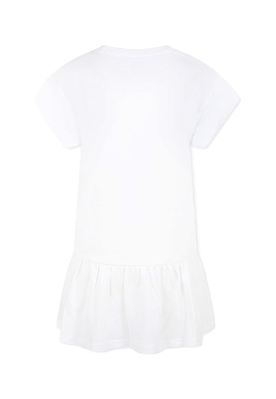 Robe blanche à manches courtes avec un col rond et un ourlet volanté froncé. Fabriquée en tissu doux, offrant une texture lisse. Design simple et épuré.