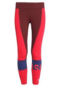 Czerwone i bordowe legginsy z niebieskimi akcentami, z teksturowanym wzorem i detalem logo. Wykonane z elastycznego, odprowadzającego wilgoć materiału.