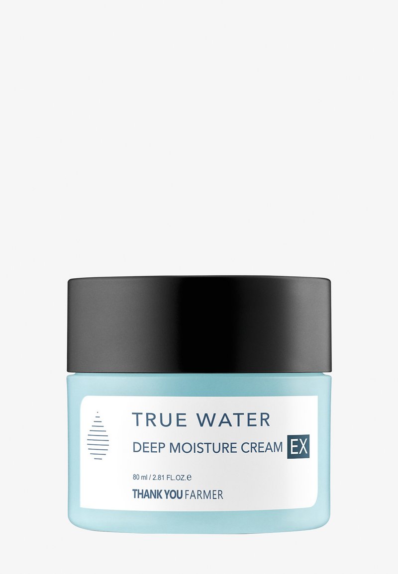 Ljusblå glasburk med svart lock, märkt "True Water Deep Moisture Cream EX," innehåller 80 ml kräm. Ren, minimalistisk design.