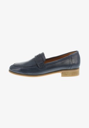 Navyblaue Lederloafer mit glatter Textur, abgerundetem Zehenbereich, subtilen Nähdetails und einem niedrigen Holzabsatz. Minimalistisches Design.