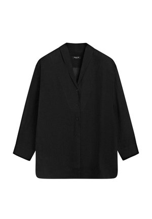 Czarna koszula z długim rękawem zapinana na guziki, z kołnierzem w kształcie litery V i luźnym krojem, prezentowana na białym tle.