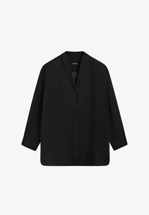 Czarna koszula z długim rękawem zapinana na guziki, z kołnierzem w kształcie litery V i luźnym krojem, prezentowana na białym tle.