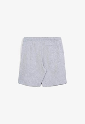 Pantaloncini grigi in cotone con vita elastica, dotati di una singola tasca posteriore e una finitura morbida e texturizzata. Taglio standard e vestibilità comoda.