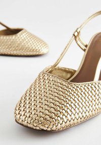 Next FOREVER COMFORT SQUARE TOE WEAVE - Avokkaat - gold