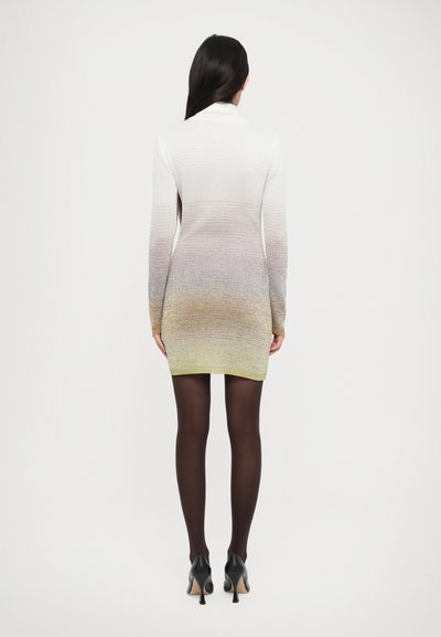 Rochie cu mânecă lungă, având un model în degradé, care trece de la alb la gri și se termină cu o margine galbenă. Prezintă un design ajustat și un material texturat.