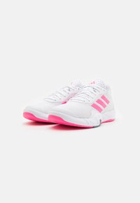 adidas Performance AMPLIMOVE - Zapatillas de entrenamiento - footwear white/lucid pink/grey