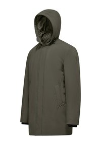 Giacca isolante verde oliva con cappuccio, dotata di tasche laterali con zip e taglio dritto. Realizzata in tessuto morbido e resistente all'acqua.