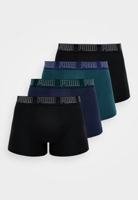 Négy pár boxeralsó fekete, sötétkátrány, gyöngyözöld és sötétzöld színben. Mindegyiken egy feltűnő betűtípussal ellátott "PUMA" márkás derékpánt található.