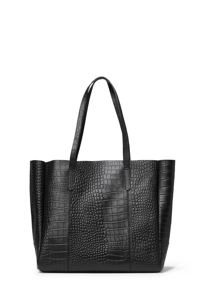 Svart tote-väska i strukturerat faux-krokodilmaterial, med två robusta handtag och en öppen toppdesign.