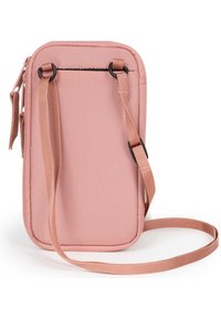 Borsa a tracolla compatta in tessuto rosa con tracolla regolabile, chiusura a zip e cuciture rinforzate. Texture liscia e forma rettangolare.
