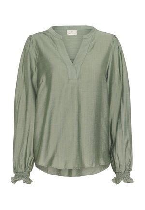 Roheline, pikkade varrukatega blouse, mis on valmistatud siledast kangast. Omab sügavat V-kaela, kokkuvõetud varrukaid ning mugavat lõiget, millel on ümar hem.