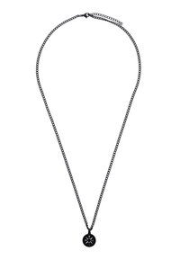 Zwarte metalen ketting met een schakeldesign, voorzien van een ronde hanger gegraveerd met een kompasroos en 'N' voor noord.