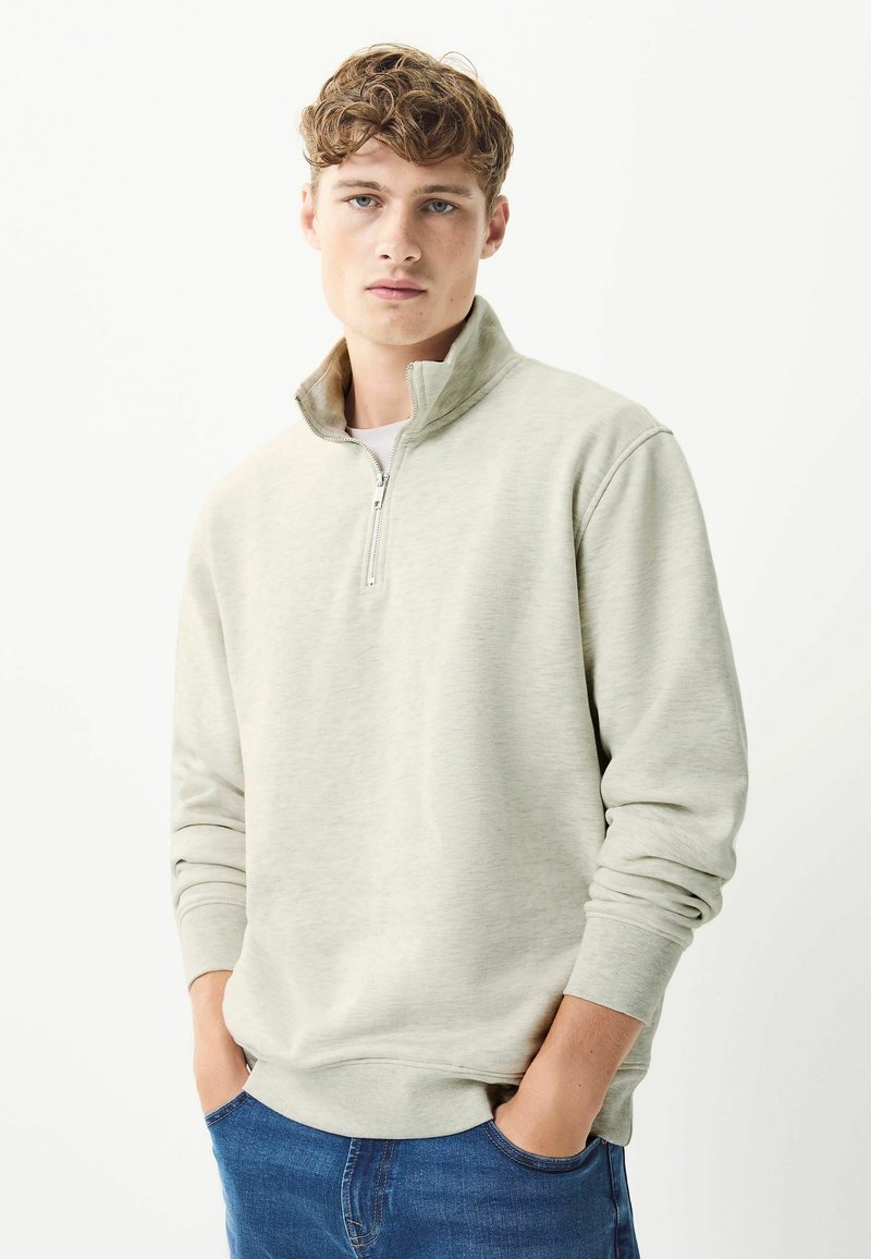 Light grey quarter-zip pullover sweatshirt in soft fabric, featuring a stand-up collar, long sleeves, and ribbed cuffs. Casual fit design.
