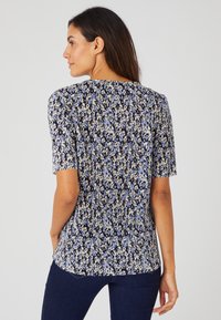 Damart PLISSÉ PERMANENT - Blouse - bleu fleuri
