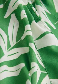 Next Tričkové šaty - khaki green and white leaf print