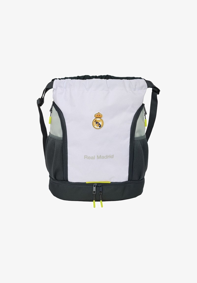 Biało-szary plecak z siatkowanymi kieszeniami bocznymi, logo Real Madryt, regulowany pasek oraz zamykana na zamek kieszeń z żółtymi akcentami.