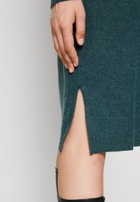 VILA VIRIL CREW NECK MIDI DRESS - Obleka/pulover - ponderosa pinedetail/dark melange