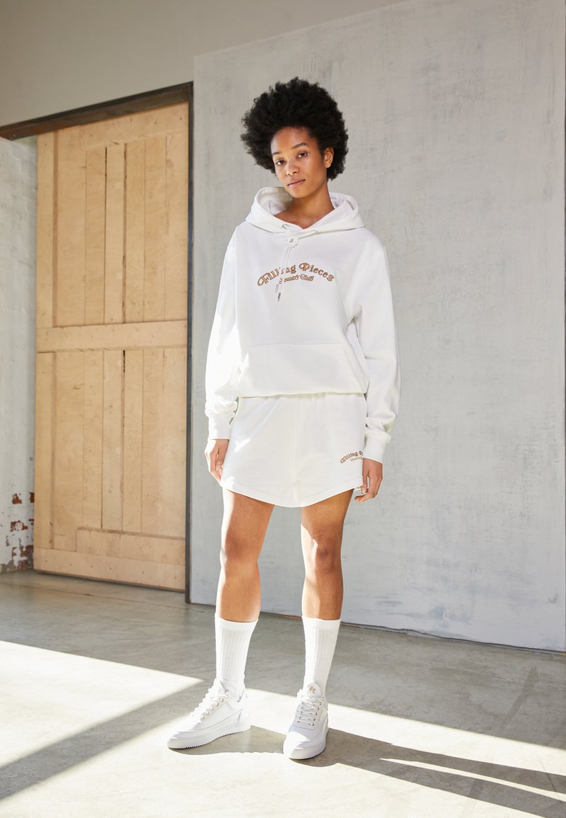 Damen Kleider | Filling Pieces FEMALE SWEATSHORTS COUNTRY CLUB Shorts white/weiß - DV96857 Damen Kleider | Filling Pieces FEMALE SWEATSHORTS COUNTRY CLUB Shorts white/weiß - DV96857