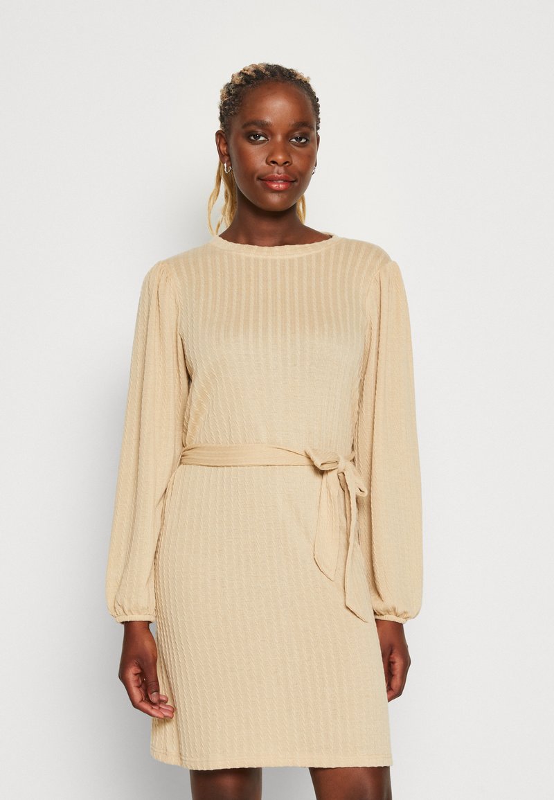 JDY JDYODINE BELT DRESS - Svetríkové šaty - irish cream