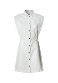 Witte denim jurk met een kraag, korte mouwen, en een knoopsluiting aan de voorkant; gestructureerde pasvorm met een getailleerde taille en een rechte zoom.