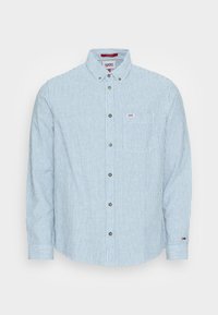 Camisa de manga larga a rayas azul claro y blanca con cuello abotonado, bolsillo frontal y etiqueta de logo; hecha de algodón con una textura suave.