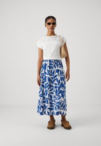 Vero Moda Petite VMEASY SKIRT - Trapecinis sijonas - snow white/mazarine blue