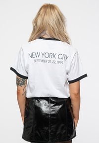Paradiso Clothing BRUCE SPRINGSTEEN NYC 79 RINGER - Print T-shirt - white