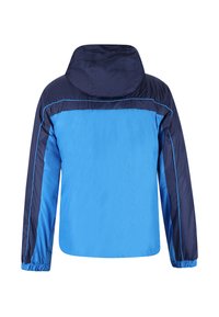 Chaqueta con capucha en tonos azul y marino, con una textura ligera y suave, puños elásticos y costuras en contraste en los hombros.