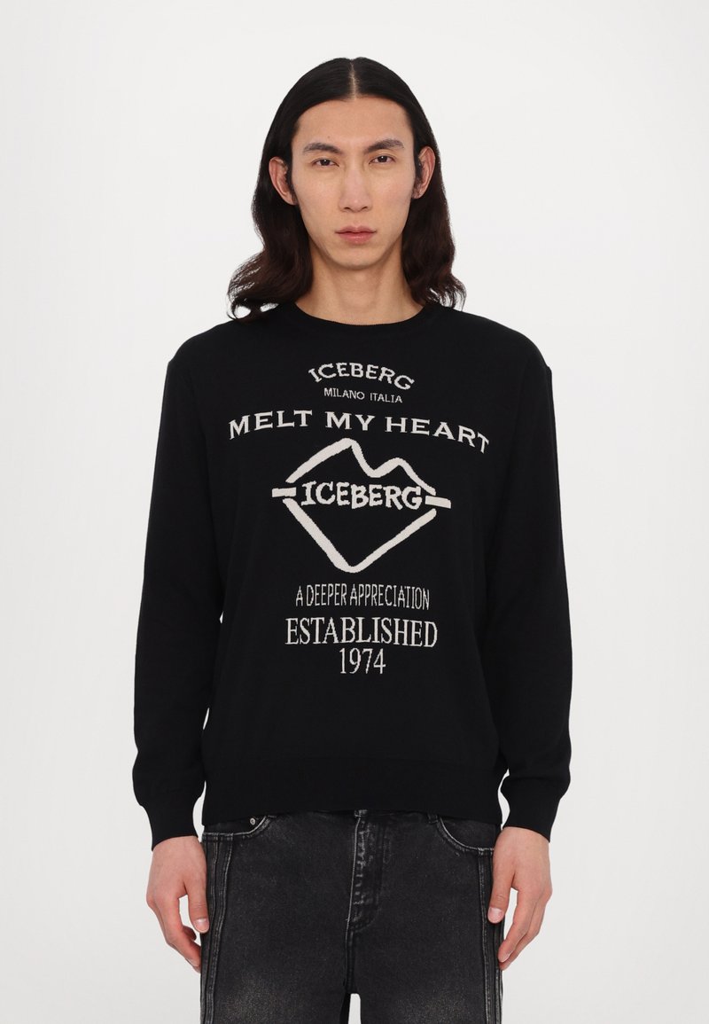 Sweatshirt noir avec le texte "ICEBERG" et un design graphique en gris, manches longues, bords-côtes aux poignets et à l'ourlet, tissu doux, coupe relaxée.
