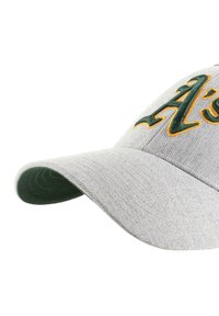 Graue Baseballmütze mit grünem Unterteil, die ein gesticktes "A's"-Logo in Grün und Gelb trägt, mit einem gebogenen Schirm und strukturiertem Stoff.