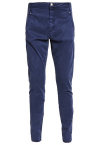 Pantalon bleu marine slim avec fermeture par bouton et fermeture éclair, poches avant et passants pour ceinture, présenté sur un fond blanc.