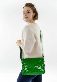 Emily & Noah BELINDA - Bandolera - green