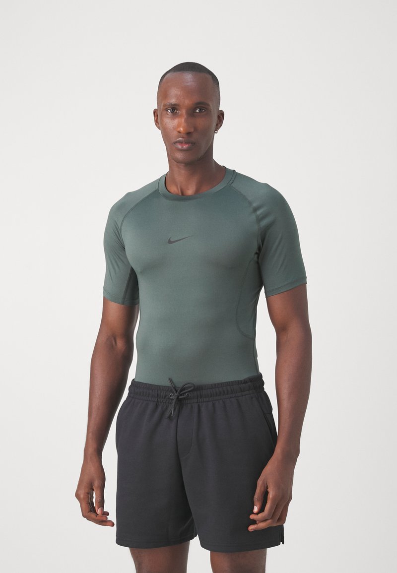 Nike Performance Apakškrekls - vintage green/black