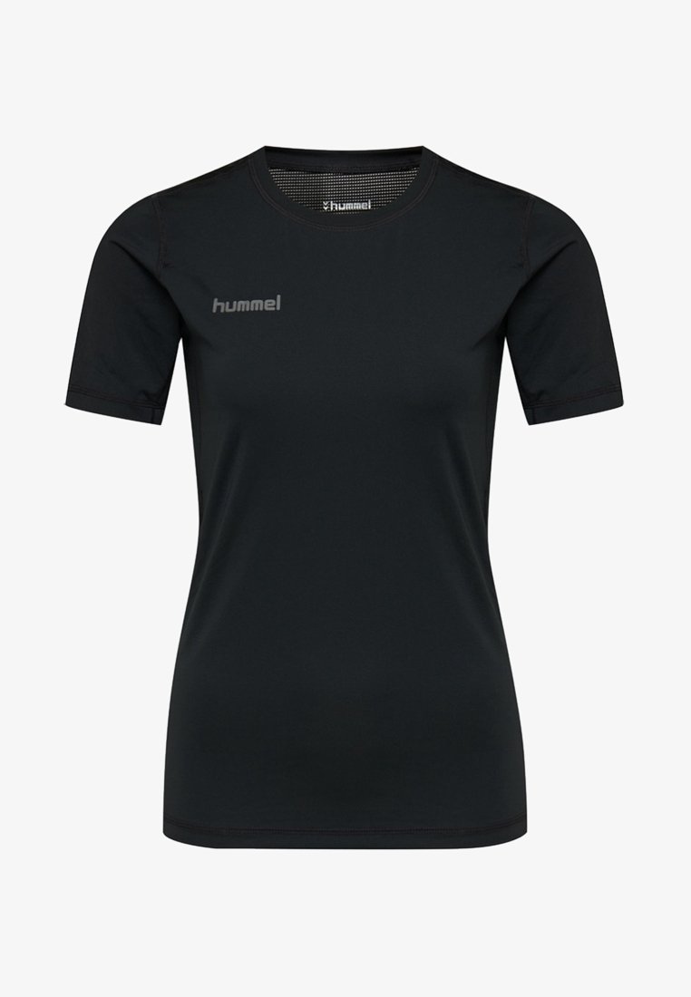 Svart kortärmad sport t-shirt med rund hals och "hummel"-logotyp på vänster bröst samt ventilerande mesh-detalj inuti kragen.