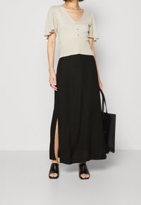 Morgan Neule - gold-coloured